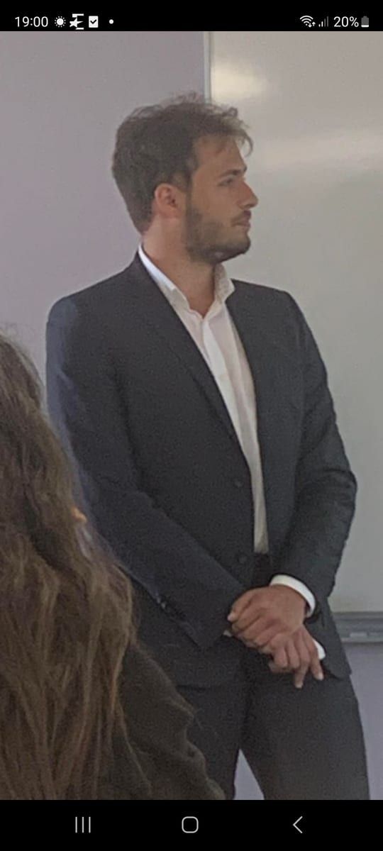 Profil de Sari